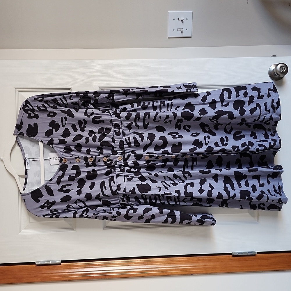 Long sleeved dress.  Gray/black leopard print